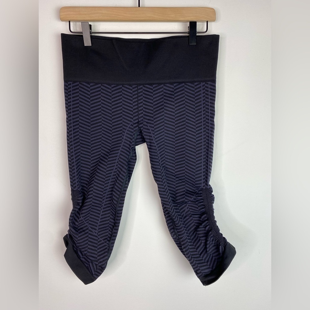 Lululemon In The Flow Crop II Size 8 Leggings Striped Purple Black High Rise